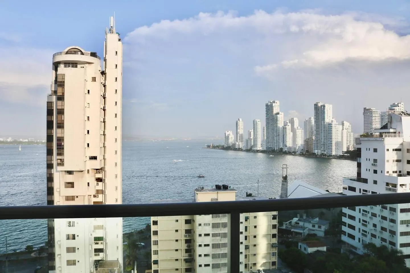 Artful With Amazing Balcony - Bay Views Apartment Cartagena