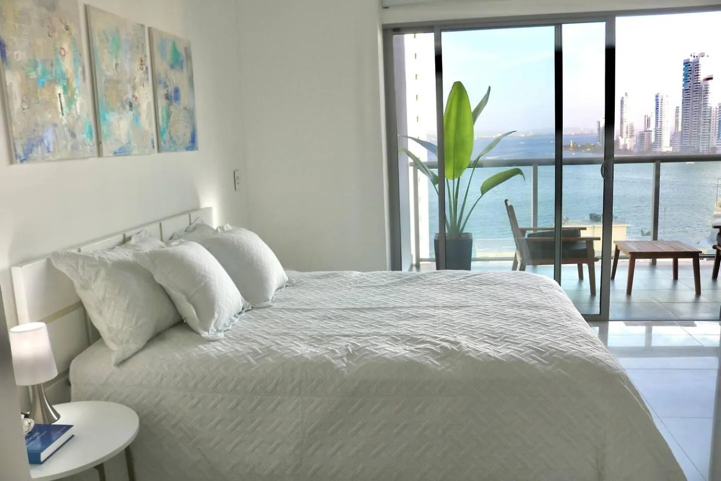 Artful With Amazing Balcony - Bay Views contacts