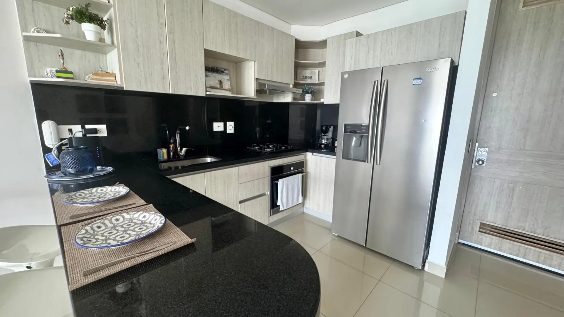 Artful With Amazing Balcony - Bay Views Apartment Cartagena