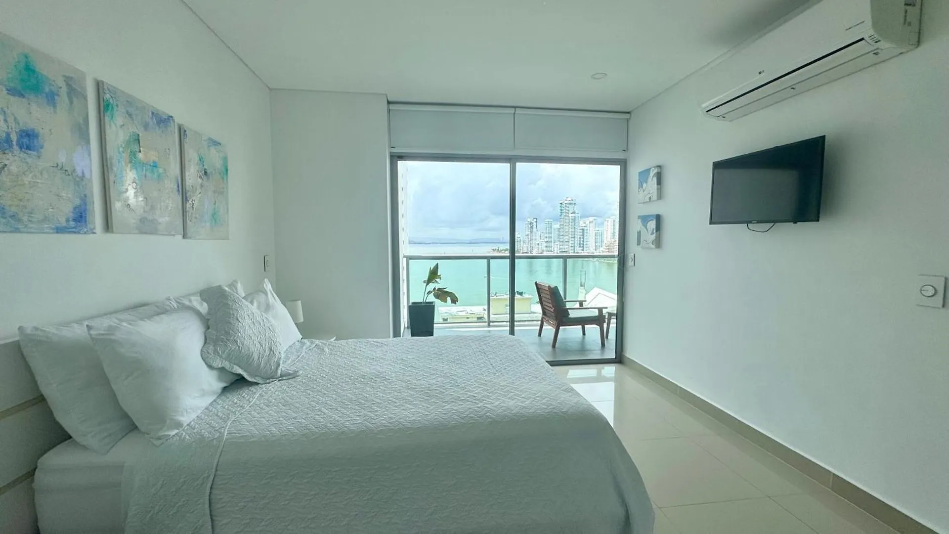 Artful With Amazing Balcony - Bay Views Apartment Cartagena
